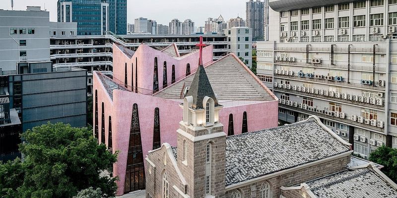 В Фуджоу построили церковь розового цвета