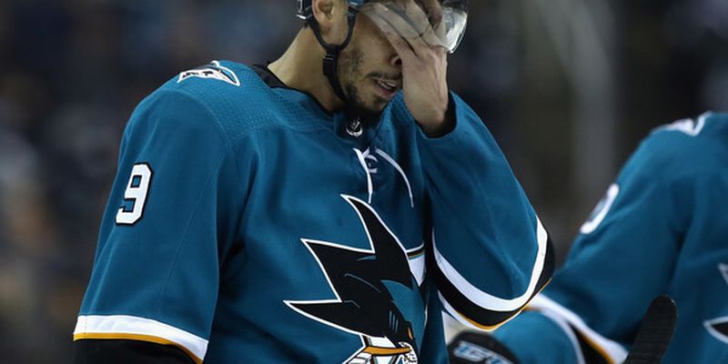 Хоккеиста НХЛ отстранили на 21 матч из-за поддельной справки о вакцинации