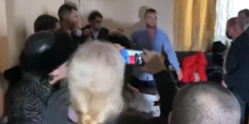 Драка в одесской мэрии с участием нардепа Дмитрука: пострадали 10 человек