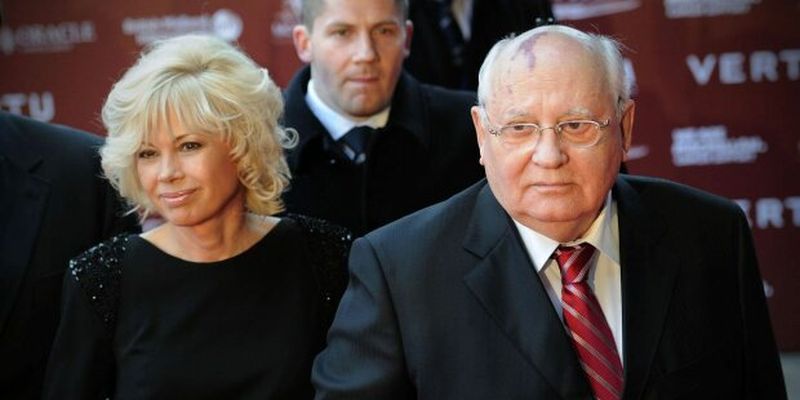 Горбачов пояснив, чому знявся у скандальній рекламі піцерій: "Я колишній глава держави"
