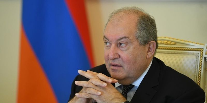 Президент Армении повторно отказался увольнять главу Генштаба