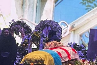 Прощание с Вахтангом Кикабидзе: на гроб знаменитого грузина положили украинский флаг/Звезду похоронят на Верийском кладбище в Тбилиси, рядом с могилой матери