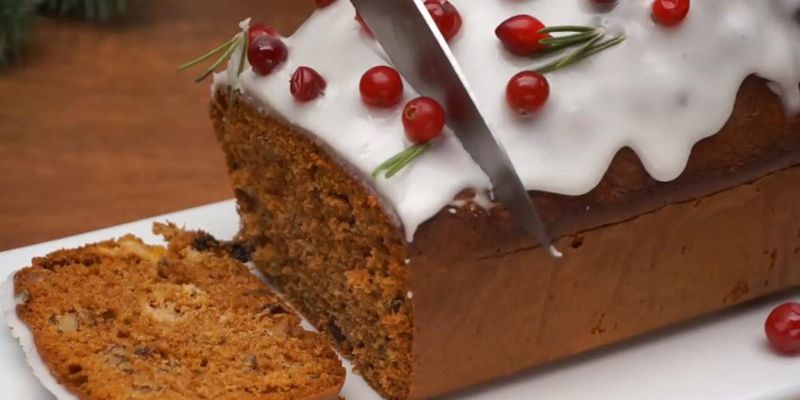 Готуємося до новорічних свят: рецепт різдвяного кексу з горіхами та сухофруктами