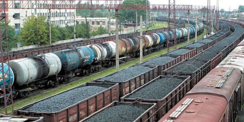 "Укрзализныця" планирует уменьшать тарифы на грузовые перевозки по некоторым направлениям