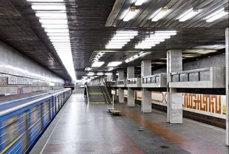 В Киеве возобновили работу "заминированных" станций метро - взрывчатку не нашли