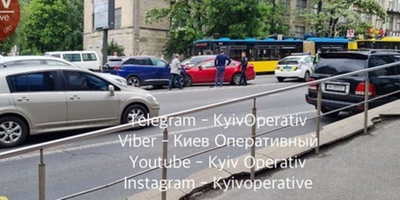 В Киеве произошло жуткое лобовое ДТП: фото и видео