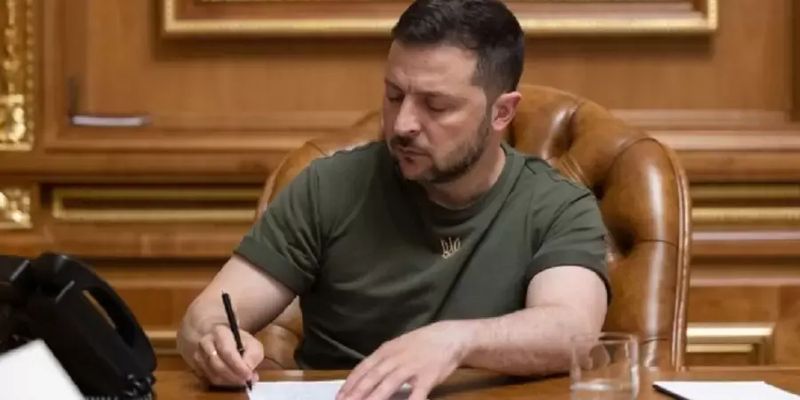 Владимир Зеленский подписал закон о мобилизации
