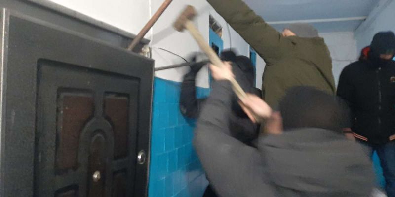 "Жаль, вас в ДНР не постреляли": священник хотел захватить квартиру вдовы и сына АТОшника, фото и видео