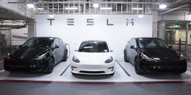 У Tesla очередной рекорд квартальной прибыли. Хочет построить десяток новых заводов