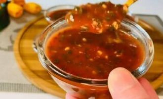 Как убрать пятна от томатного соуса на одежде: три простых способа