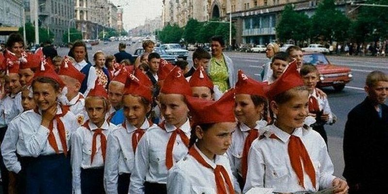 Качественное обучение, добрые учителя и другое: мифы об образовании в СССР, в которые пора перестать верить