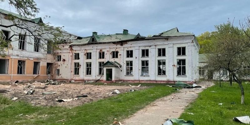 рф прицельно разбомбила в Новгороде-Северском школу и интернат, три человека погибли – Зеленская