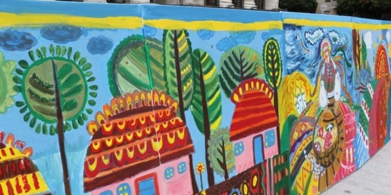 Национальный рекорд: в Житомире дети нарисовали самую большую картину об Украине