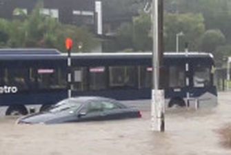 Найбільше місто в Новій Зеландії оголосило надзвичайний стан через повінь