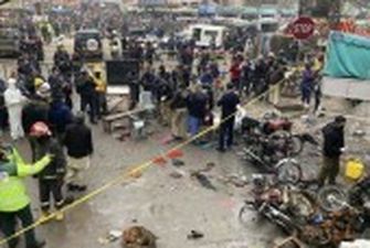 Внаслідок вибуху бомби в місті Лахор 2 людей загинуло, 26 поранено