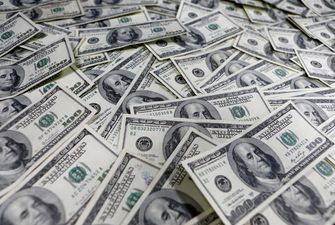 НБУ в понеділок продасть банкам 180 мільйонів доларів готівкою