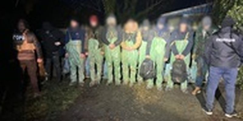 На границе задержаны восемь уклонистов в костюмах химической защиты