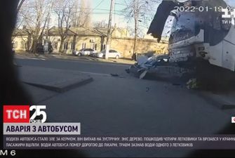 В Сети появилось видео момента аварии международного автобуса, за рулем которого умер водитель