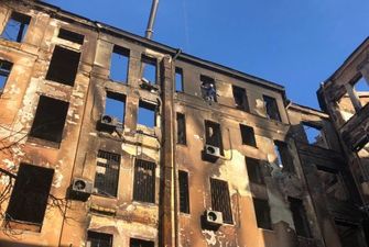 Пожежа у колежді: в Одесі помер рятувальник, на якого впала студентка