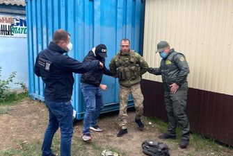 В селе в Одесской области при получении взятки в одну тысячу долларов задержали пограничника