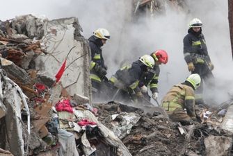 Ракетная атака по Днипру унесла 30 жизней, под завалами могут находиться до 40 человек