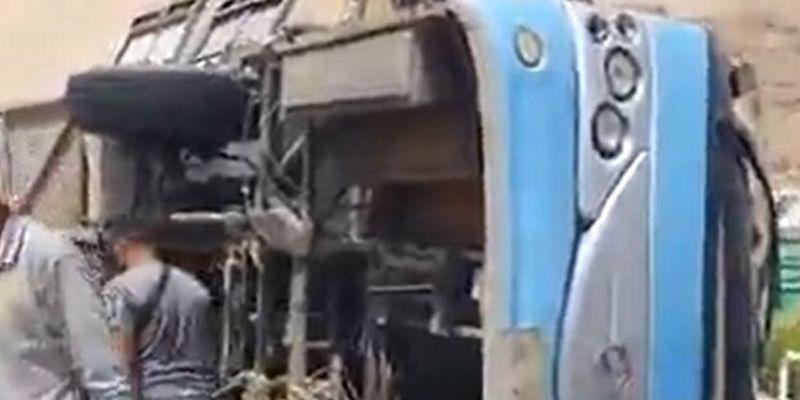 Ехали на отдых: пассажирский автобус разбился по дороге, много жертв и пострадавших, видео с места
