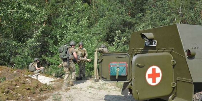 За добу на Донбасі поранено трьох українських військових