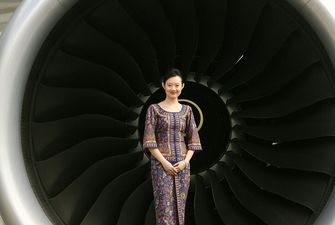 Высший пилотаж: почему униформа «Сингапурских Авиалиний» не меняется больше 50 лет