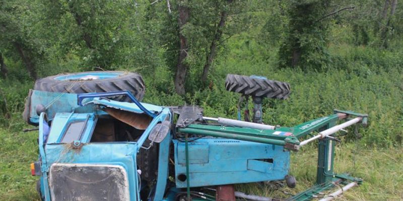 Пьяный водитель на Херсонщине перевернул трактор