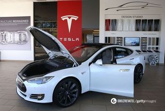 "Буквально сгорает": в электромобилях Tesla нашли критический дефект