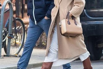 В пальто Mango и с сумкой Givenchy: Ирина Шейк на прогулке с Брэдли Купером