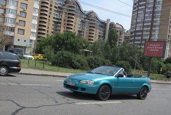 Редкий кабриолет на литовских номерах в Украине