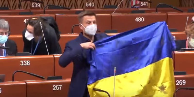 Скандал у ПАРЄ: Гончаренка хочуть «жорстко покарати» за демонстрацію прапора України з фронту