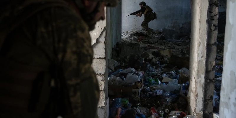 "Почти сутки под землей": 15 украинских военных застряли в тоннеле под россиянами