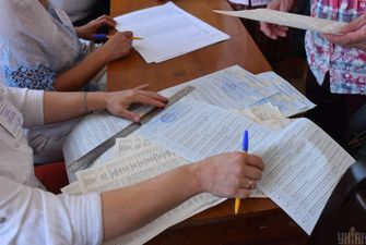 У Києві на двох виборчих дільницях члени комісій підписали протоколи до завершення голосування - поліція