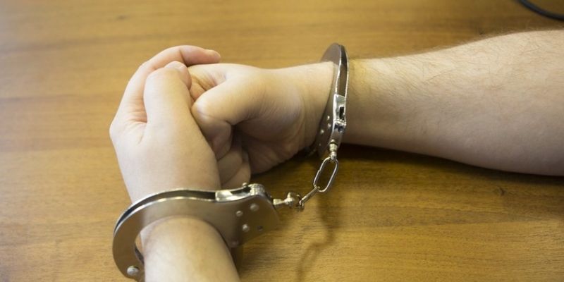 Нападавшего со спины грабителя задержали одесские правоохранители: преступника поместили в СИЗО