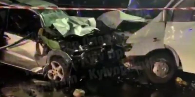 В Киеве разбился микроавтобус: много раненых, есть жертвы. Фото и видео