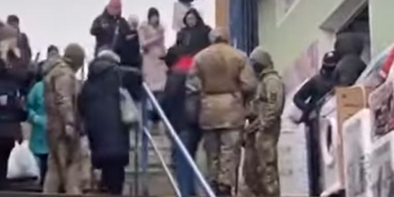 ТЦК расширяют "рабочую зону": в Черновцах военкомы пришли с повестками на рынок, видео