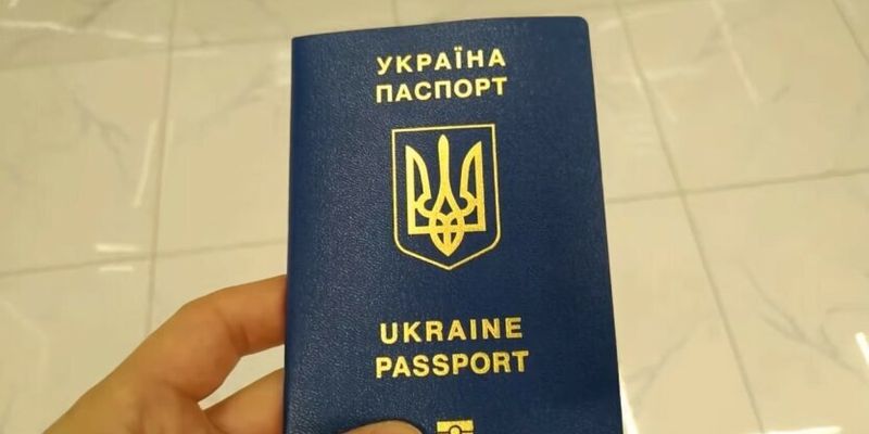 Мужчинам из Украины подсказали, что делать без загранпаспорта в ЕС, США и Британии