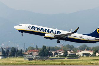 Самолет Ryanair уклонялся от истребителя Беларуси: "Было разрешение на применение оружия"