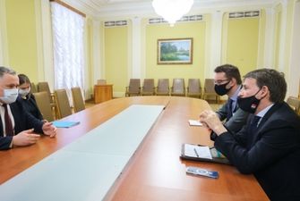 Жовква и посол Италии обсудили доступ Украины к вакцинам от COVID-19