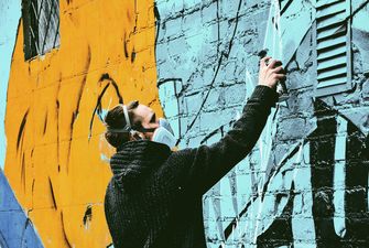 В Париже появилось граффити, посвященное Украине
