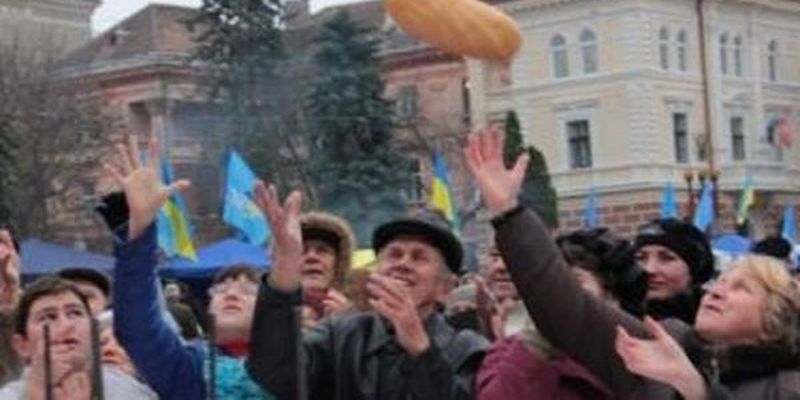 АТБ из-за обычного хлеба превратил украинцев в гладиаторов. ВИДЕО