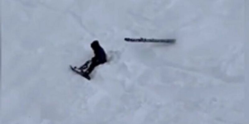 Лижа злетіла з ноги відпочивальника під час спуску і поцілила у голову сноубордисту: так можна й душу Богові віддати