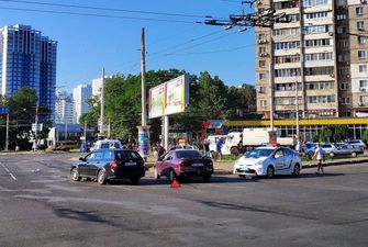 Из-за ДТП на ровном месте в Одессе парализовало движение троллейбусов