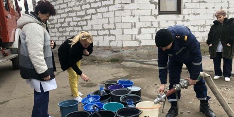 Украинцев призвали запастись водой: "Городам нужно подготовиться..."