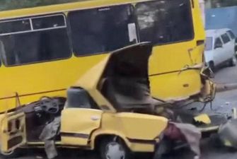 В Одессе в результате ДТП «Жигули» разорвало на части