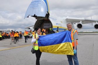 Украинская “Мрия” в третий раз доставила в Канаду медицинское снаряжение