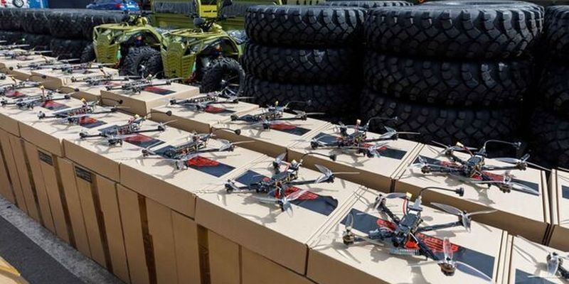 Эвакуационные квадроциклы, FPV-дроны и зарядные станции для РЭБ: воины на фронте получат новую помощь от Фонда Порошенко