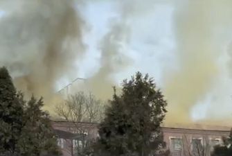 У Донецьку “прильоти”: пошкоджено “прокуратуру” та військову казарму
